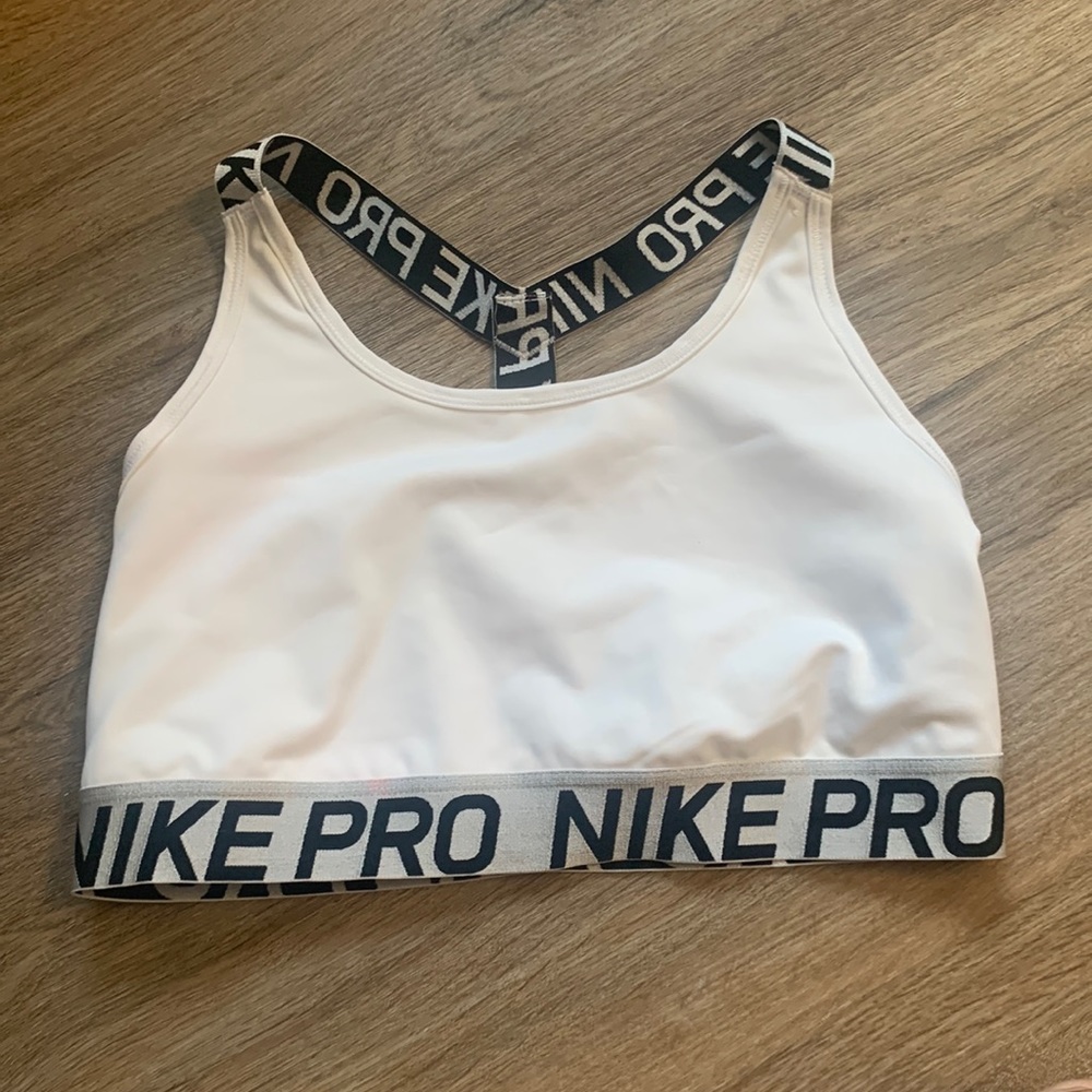 Nike pro sports bra